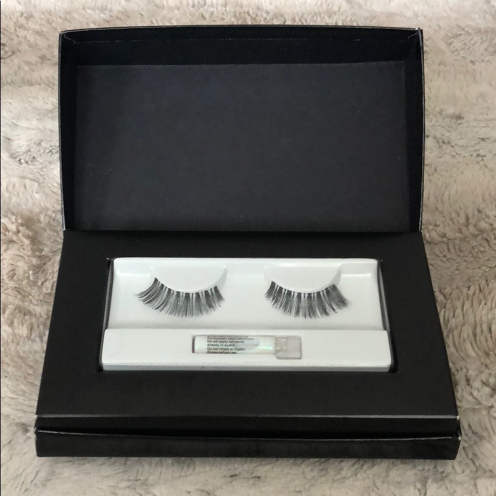 MAKEUP FOREVER- False Eyelashes & Adhesive